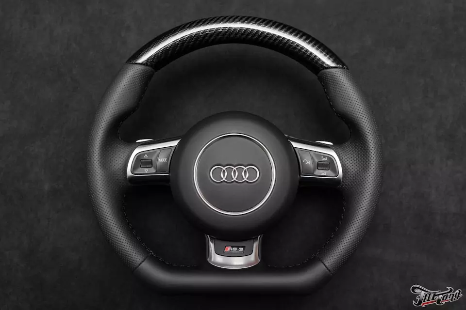 Audi RS3. Изготовление вставки из карбона и перетяжка в натуральную кожу.